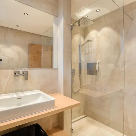 Sun * インスブルック